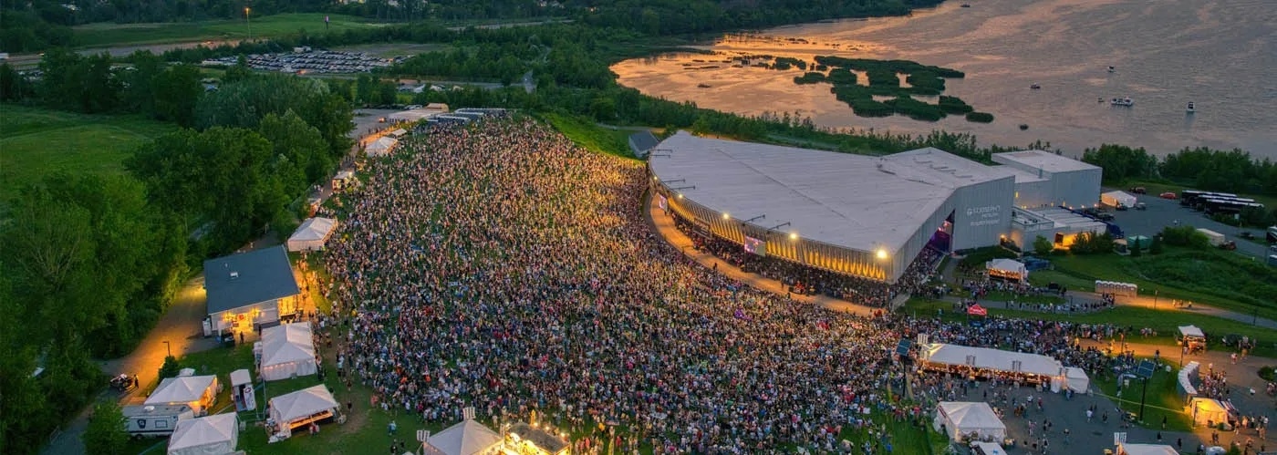 Hotels near Empower FCU Amphitheater