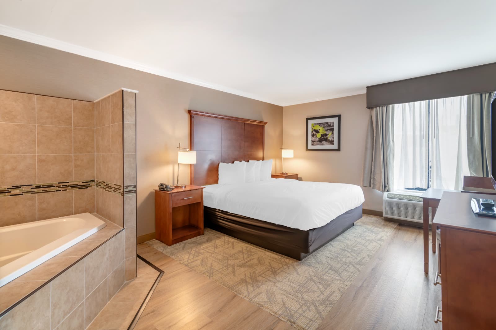 King jacuzzi suite